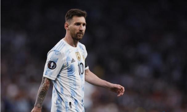 CoreWeave因数据中心延期下调年度营收预期，盘前跌近9%